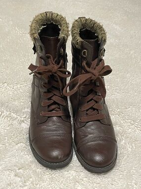 Women’s Brown Faux-Leather Lace-Up Fur Collar Ankle Boots. Item # 11402